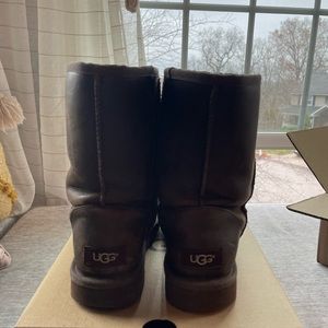Brown classic short UGG boots
